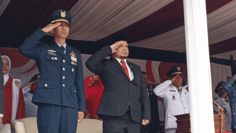 Paskibraka Surade Sukabumi Tuntaskan Tugas Pengibaran Bendera, Dewan Erpa Beri Apresiasi