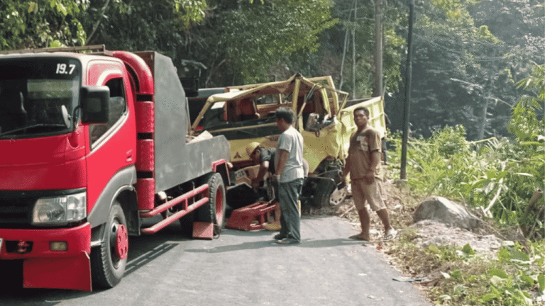 Sopir Meninggal Dunia, Kronologi Truk Masuk Jurang di Cisarakan Palabuhanratu