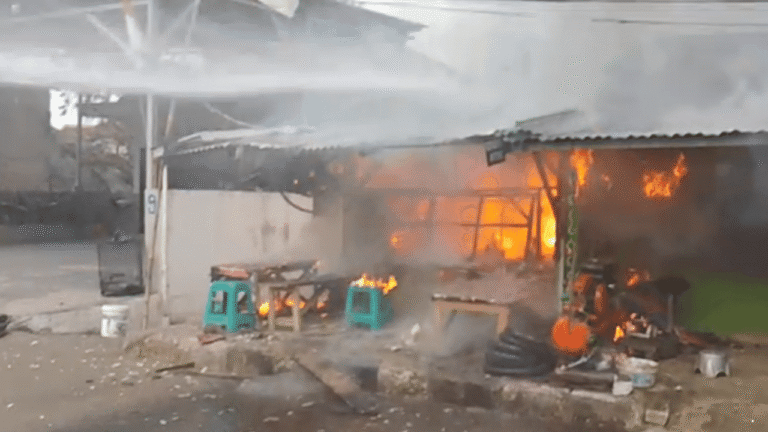 Kebocoran Tabung Gas Diduga Picu Kebakaran Warung Kopi dan Bengkel di Palabuhanratu