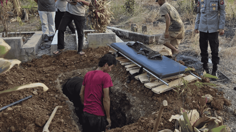 Identitas Belum Terungkap, Mayat Perempuan di Karanghawu Sukabumi Dimakamkan