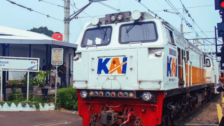 Penumpang Kereta Bogor-Sukabumi Tembus 1,12 Juta, Stasiun Sukabumi Jadi Titik Keberangkatan Tersibuk
