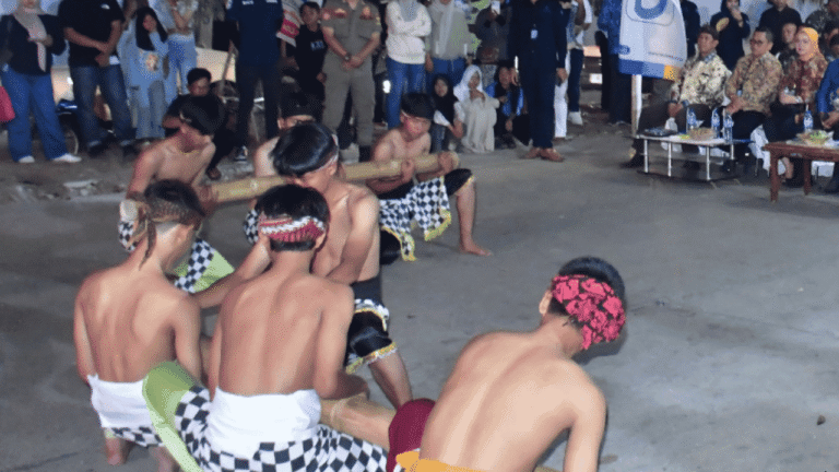 Sukabumi Expo 2026 Dibuka Meriah, Atraksi Perebut Kujang hingga Bola Seuneu Pukau Pengunjung