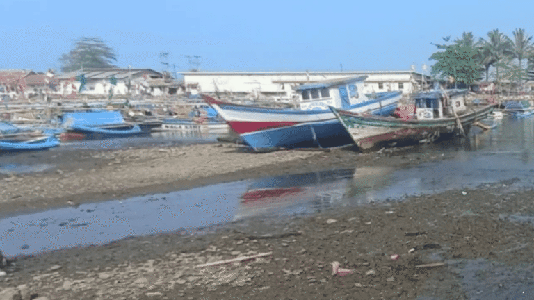 Perahu Kandas Tiap Air Surut, Nelayan Palabuhanratu Desak Dermaga Segera Dikeruk
