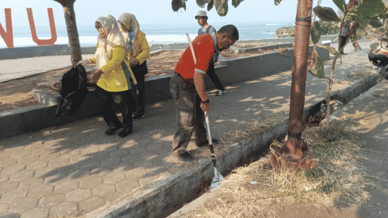 Jaga Wisata dan Ekonomi Warga, Ratusan Orang Ikut Gebyar Jumsih di Cisolok