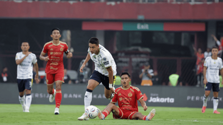 Sempat Samakan Skor, Persib Bandung Kalah Dramatis 1-2 dari Persija
