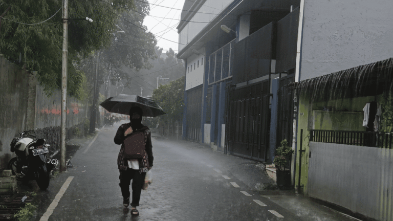 Prakiraan Cuaca Jabar 18 September 2026, Sukabumi Berpotensi Hujan