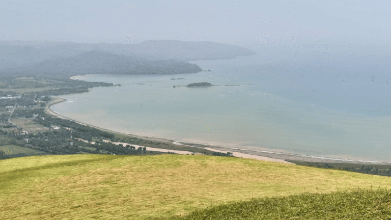 Puncak Aher Sukabumi, Spot Menikmati Hamparan Geopark Ciletuh dari Ketinggian