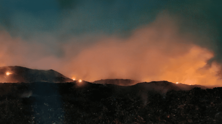 Titik Api Kembali Muncul di TPA Cikundul Sukabumi, 6 Armada Damkar Dikerahkan