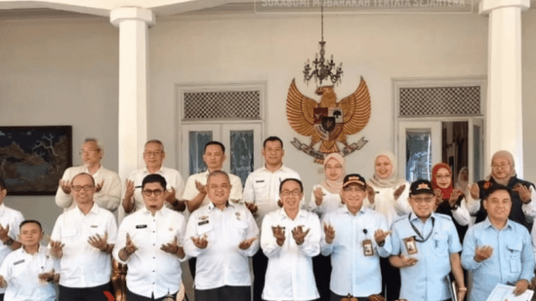 Tak Hanya Terima Laporan, KSP RI Cek Langsung Dampak Bencana di Sukabumi