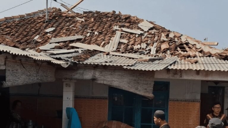 Cuaca Ekstrem Terjang Cicurug Sukabumi, 35 Rumah di Nyangkowek Rusak